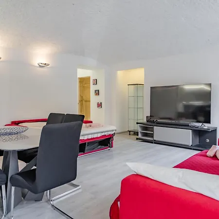 Bright Arched Flat - Cozy Minimal Escape