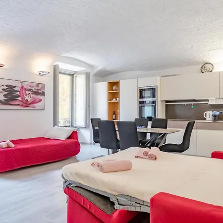 Bright Arched Flat - Cozy Minimal Escape