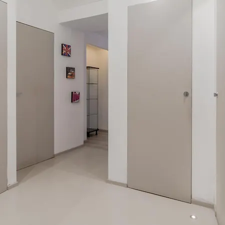 Bright Arched Flat - Cozy Minimal Escape