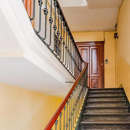 Bright Arched Flat - Cozy Minimal Escape *