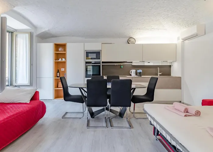 Bright Arched Flat - Cozy Minimal Escape *