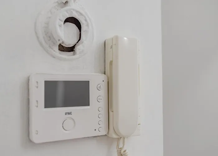 Bright Arched Flat - Cozy Minimal Escape